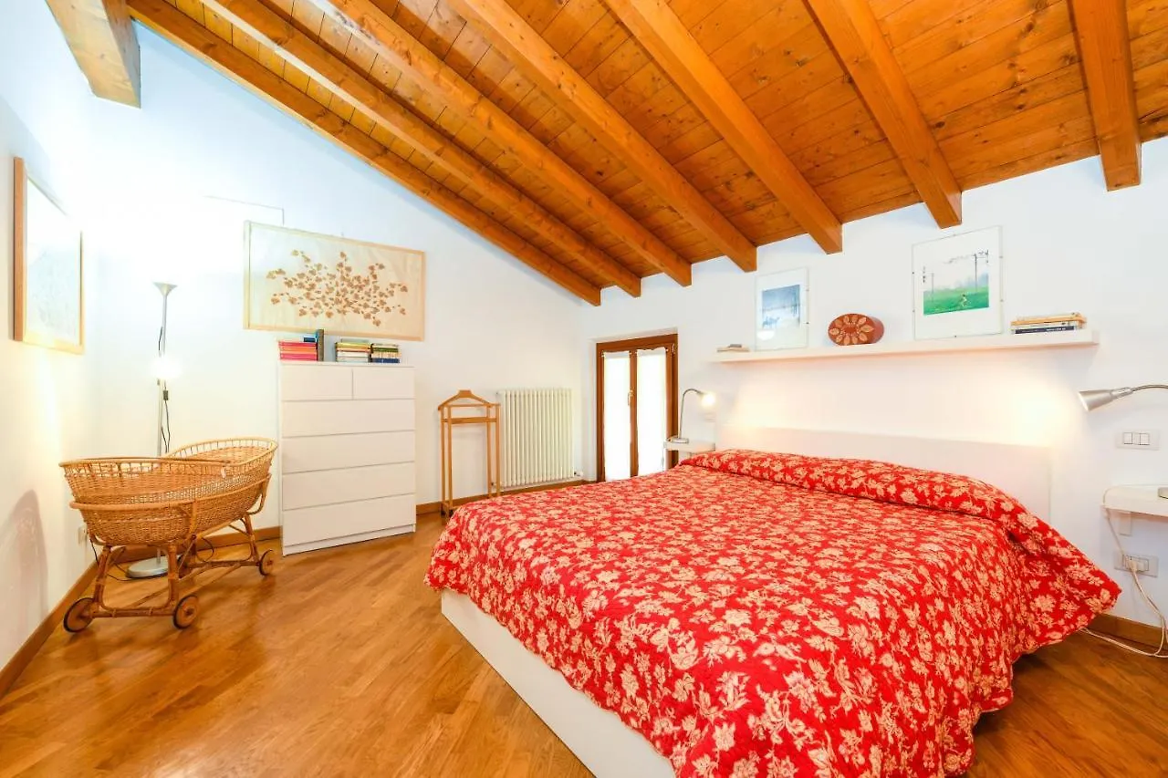 Attic In The Center Of Salo 아파트