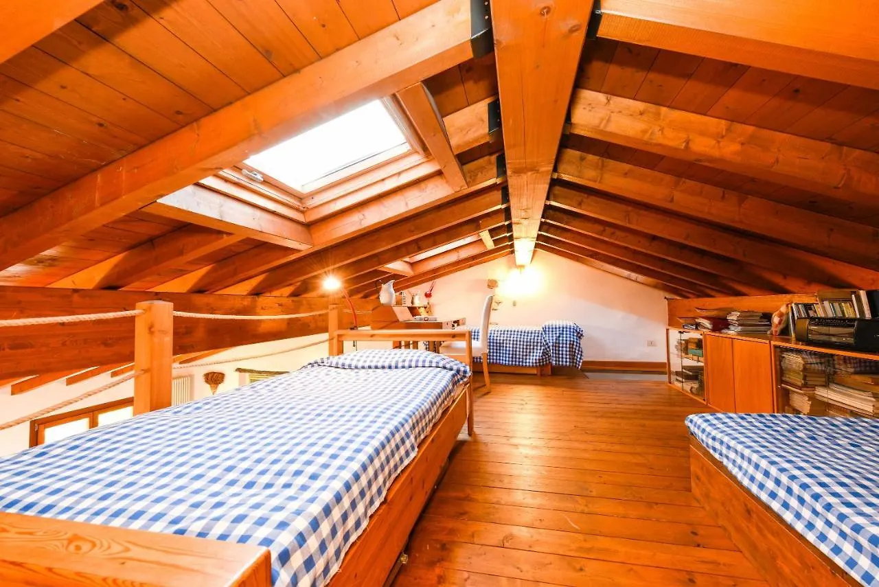 Attic In The Center Of Salo Lägenhet 0*,  Italien
