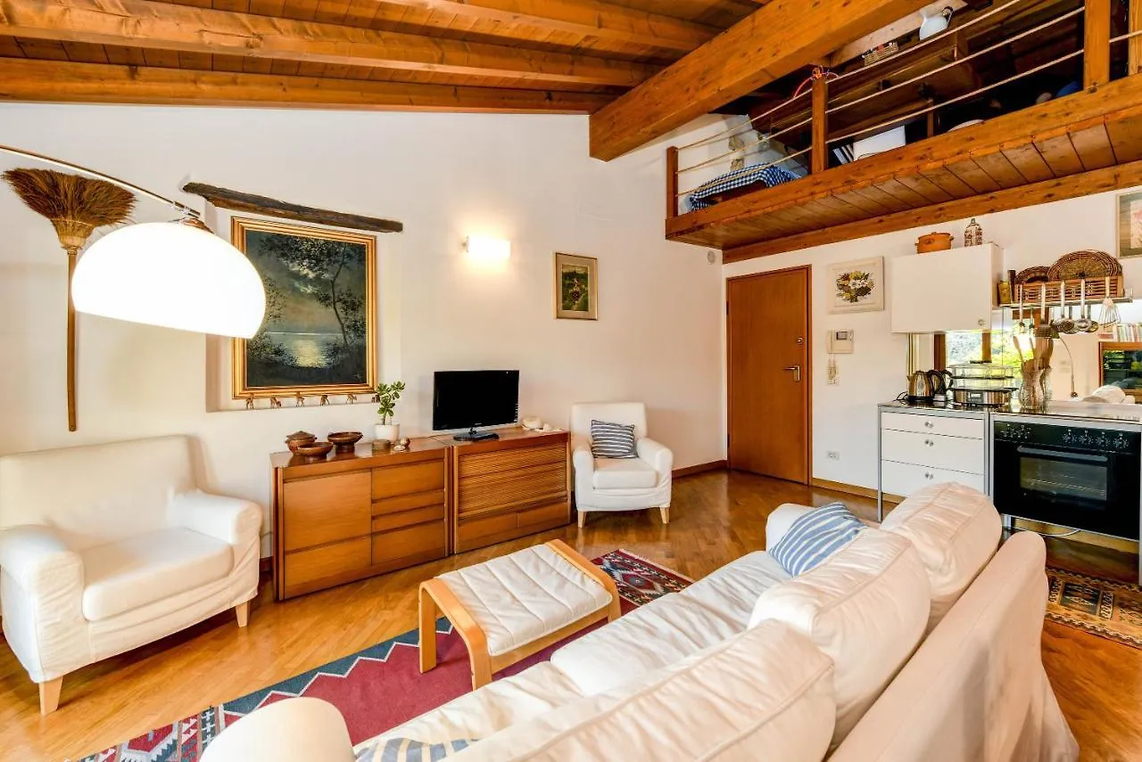 Apartmán Attic In The Center Of Salò Itálie